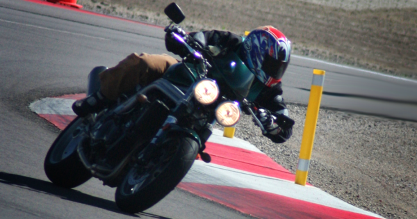 Triumph SPeed Triple 955i Race Track Test Review