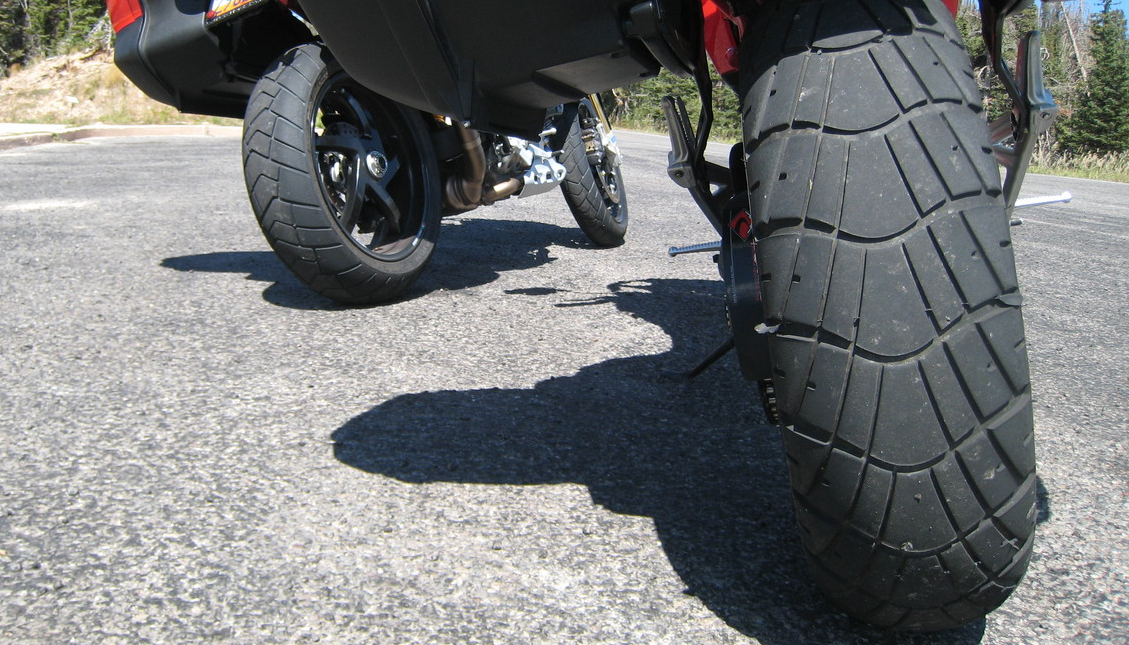 Dunlop D616 vs Pirelli Sync Motorcycle Tire Comparison - CanyonChasers