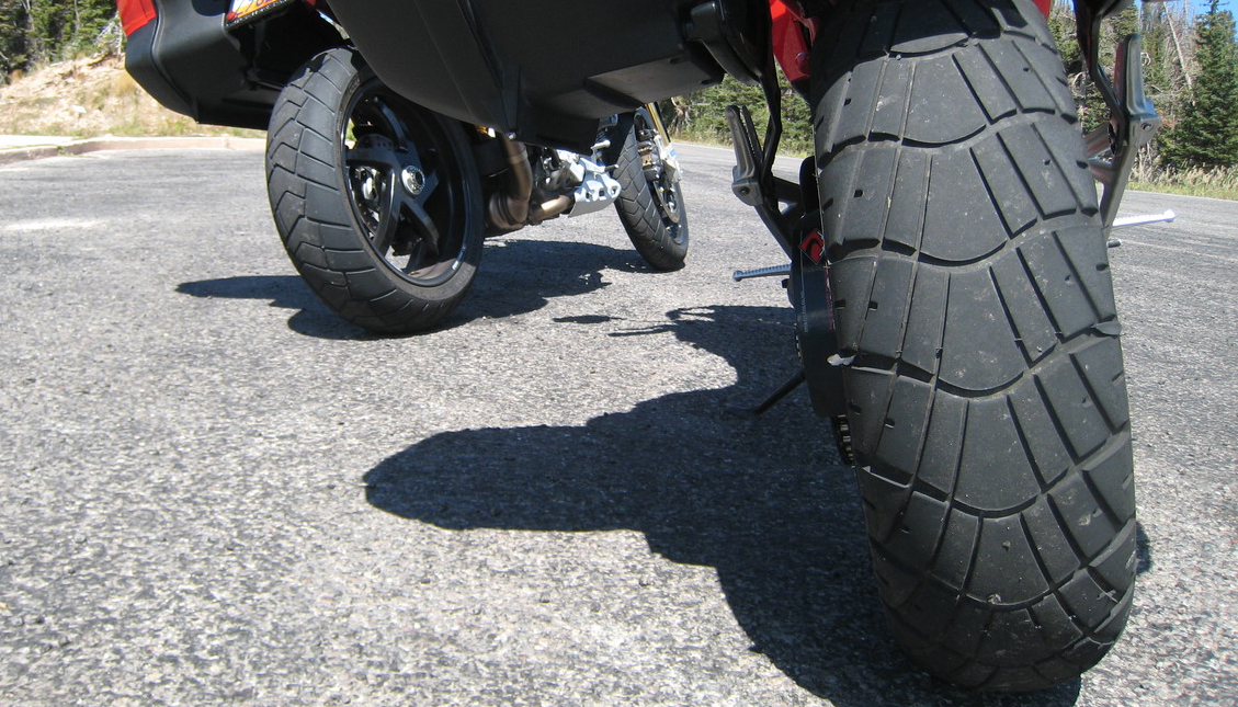 Dunlop D616 vs Pirelli Sync Motorcycle Tire Comparison - CanyonChasers Dunlop D616 vs Pirelli Sync Motorcycle Tire Comparison - CanyonChasers