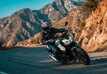 Honda Hornet 750 Cornering