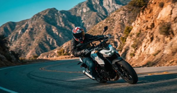 Honda Hornet 750 Cornering