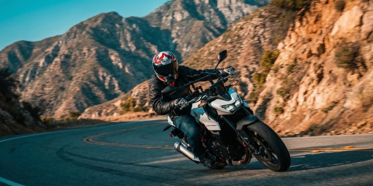 Honda Hornet 750 Cornering