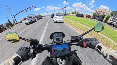 POV from a Triumph Trident in traffic showing the Chigee AIO-6 display and radar mirrors