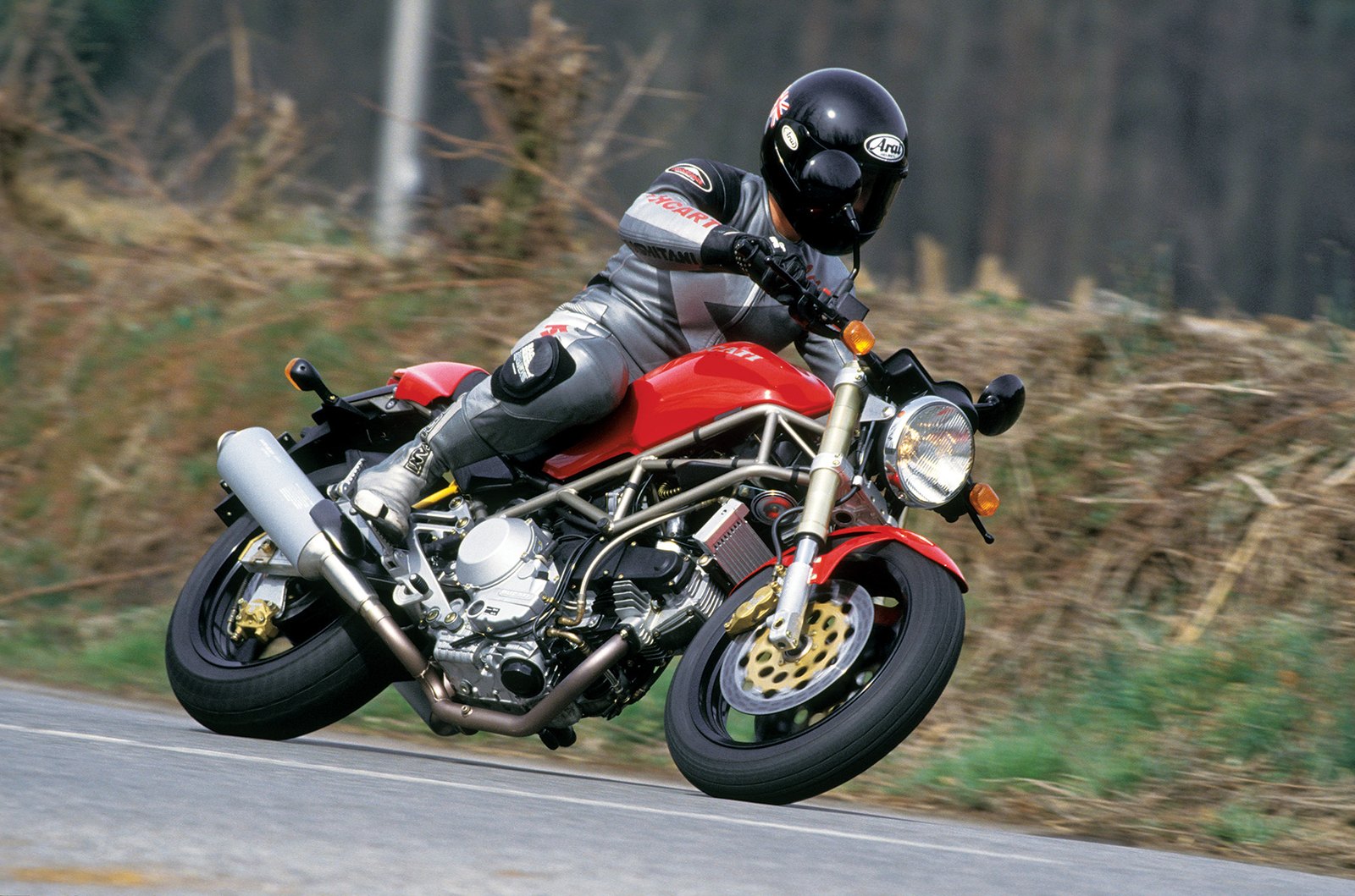 Original 1990s Ducati Monster M900 being ridden