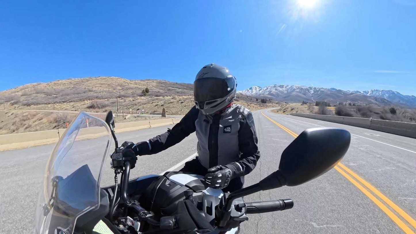 Riding the Supertech R7 on real roads in full Alpinestars gear