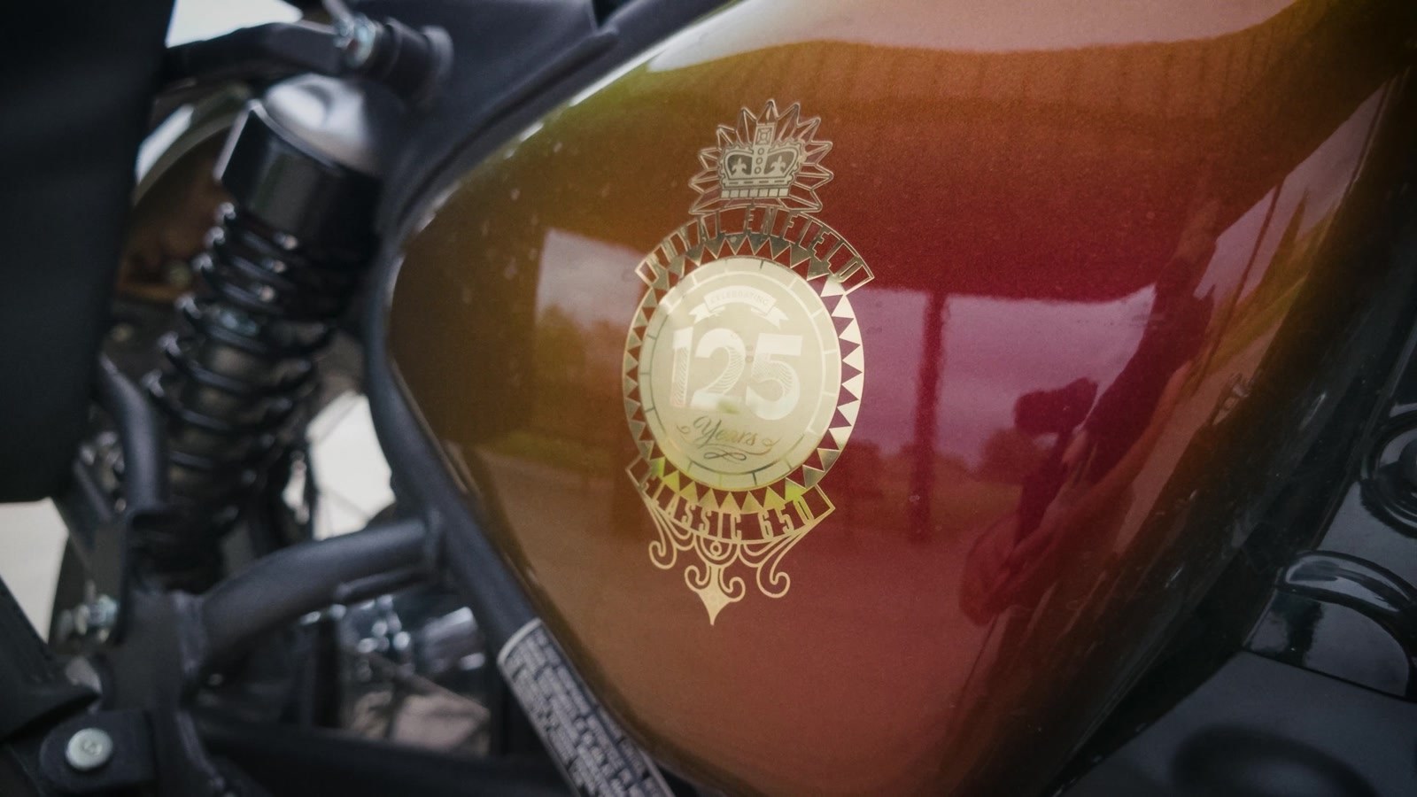 The 125th Anniversary badge on the tank.