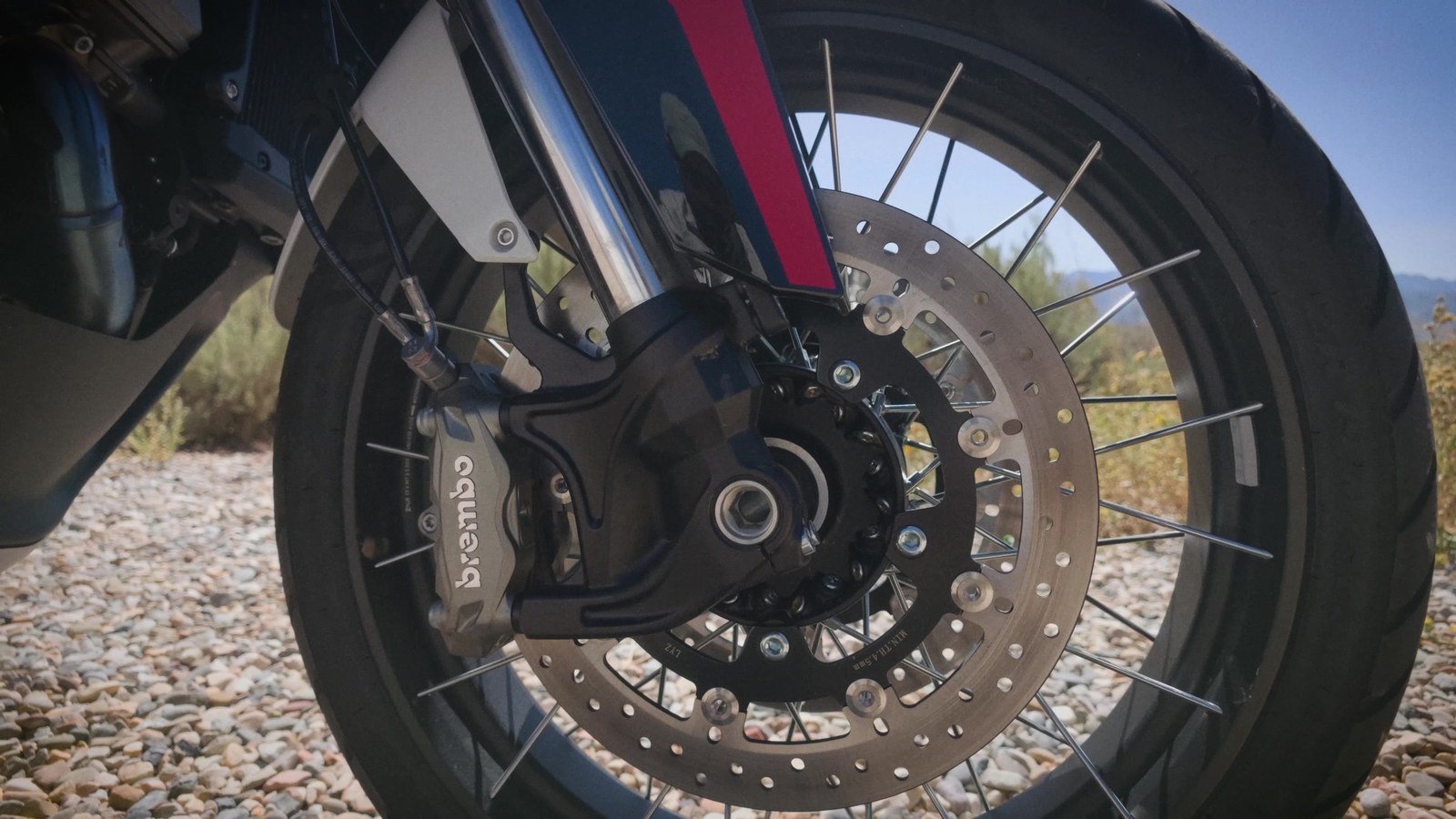 Brembo monobloc caliper and 320mm disc on the X-Cape 1200