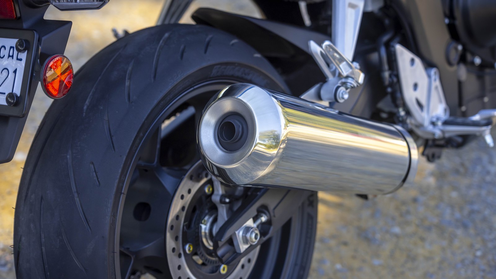 The tire it wears may explain why testers disagree about how this bike handles.