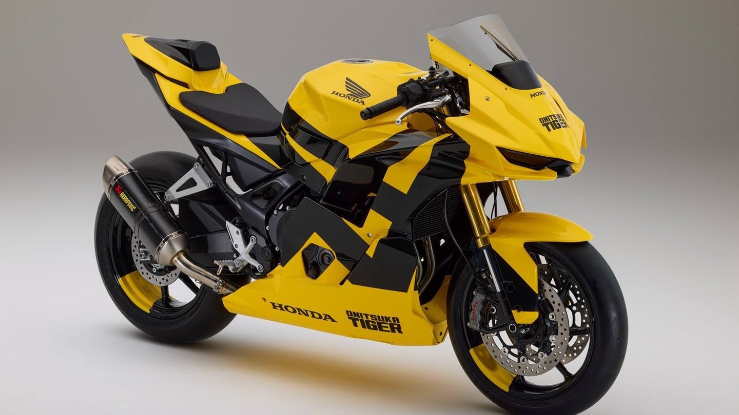 The Onitsuka Tiger Honda Sports concept wraps the Hornet's 755 twin in a fairing, upgraded suspension and Stylema brakes. Image: Honda.