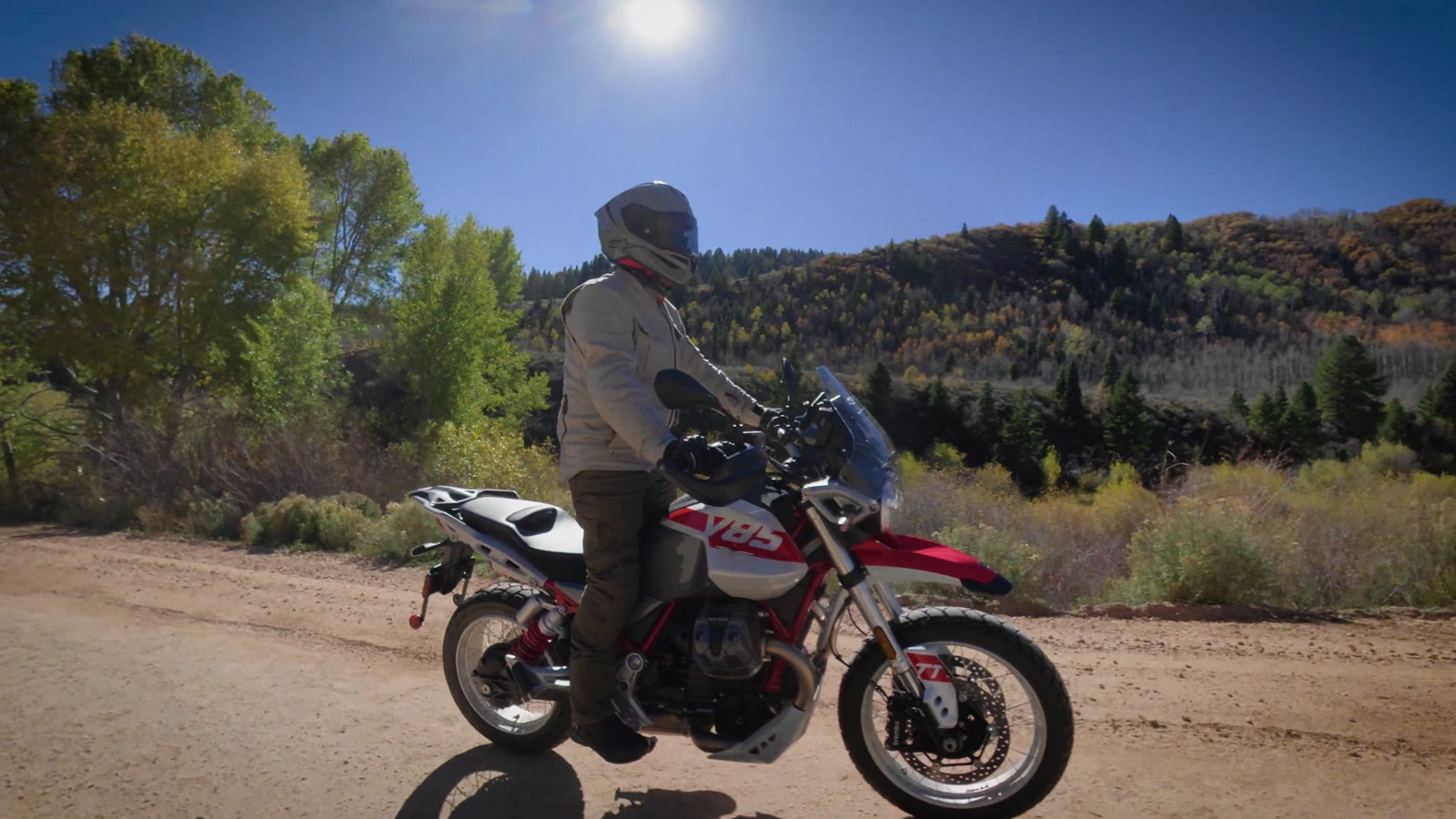 Calm and unintimidating on Michelin Anakee Adventure tires.