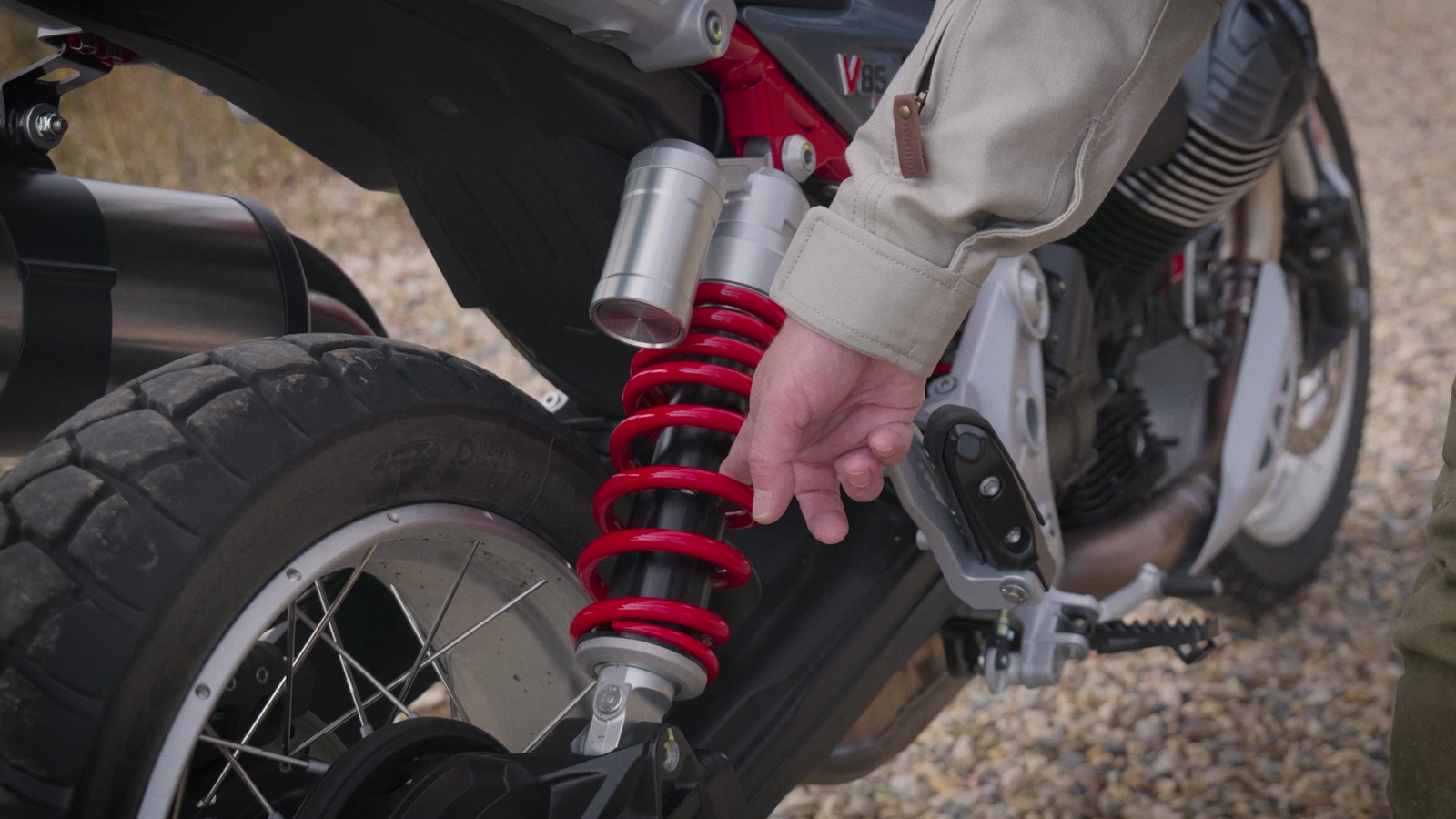 The remote preload adjuster made the soft rear a three-click fix.