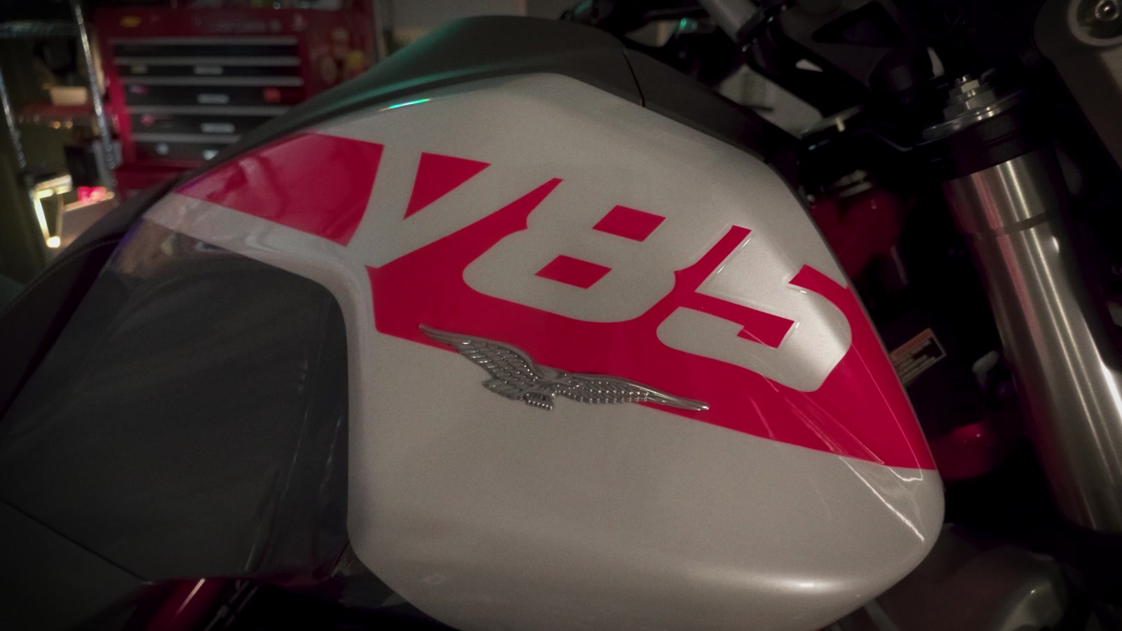 The red stripe with V85 in negative space.