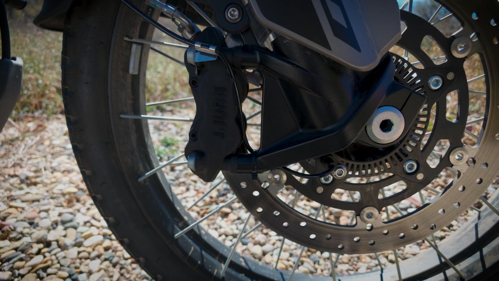Moto Morini Vettore 450 front 320mm disc and four-piston radial J.Juan caliper